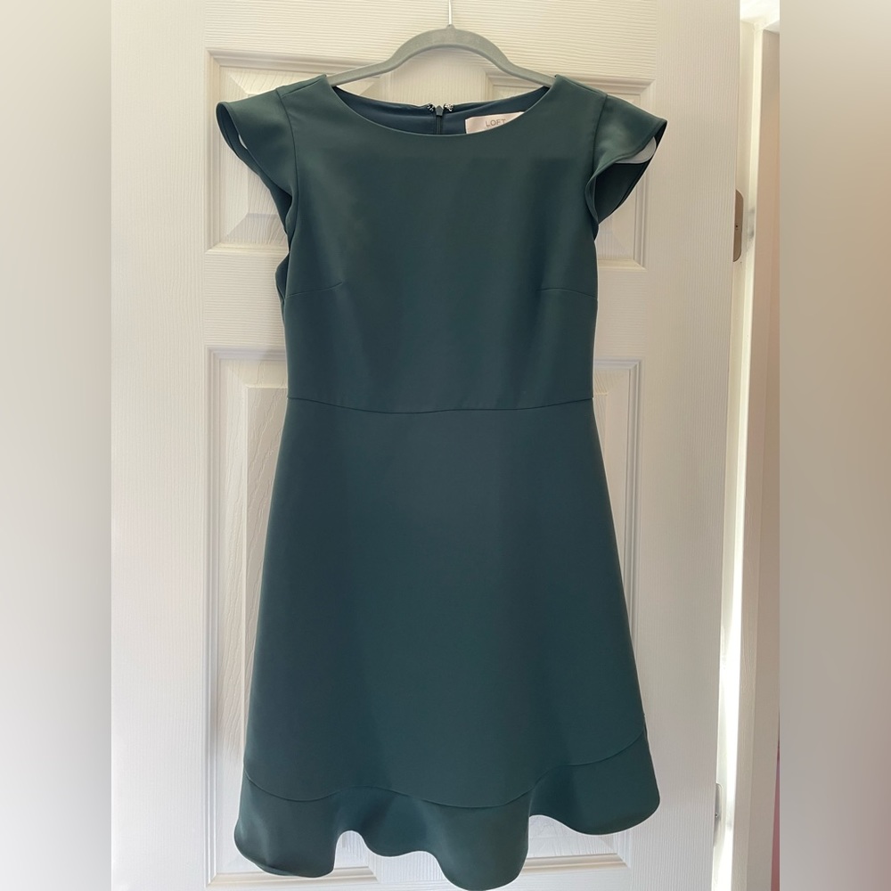 Loft Petite Green Sleeveless Sheath Dress with Ruffle Hem and Sleeves Size 00P